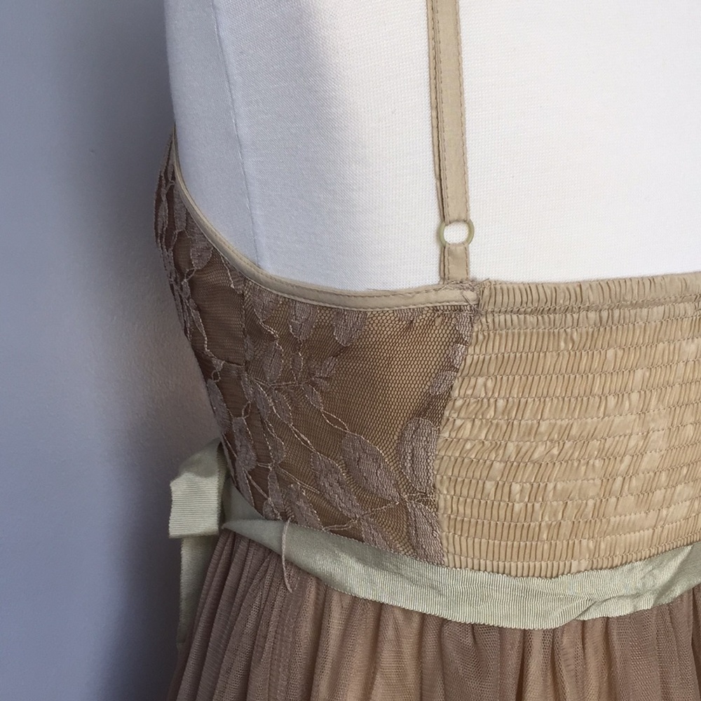 Light and Feminine Short Spring/Summer Dress - Picture 7 of 7